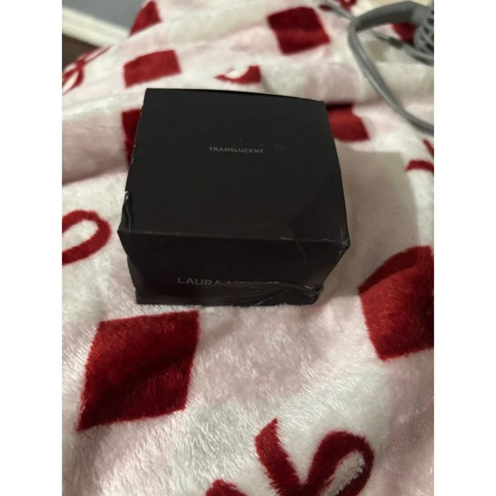 laura mercier Translucent Loose Setting Powder - Black Box